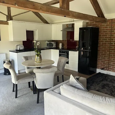 1 Bed Flat - Sleeps 2 - Pets - Parking - Wifi