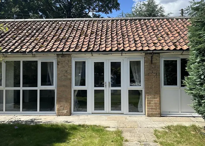 1 Bed Flat - Sleeps 2 - Pets - Parking - Wifi