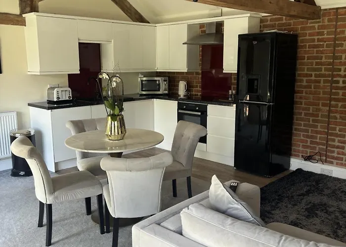 1 Bed Flat - Sleeps 2 - Pets - Parking - Wifi